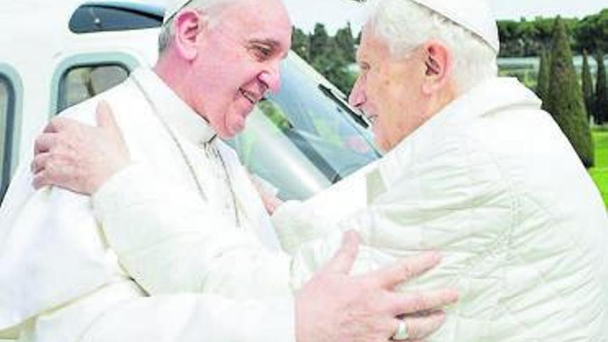 El papa Francisco y Benedito, en una imagen de archivo.   | // EFE