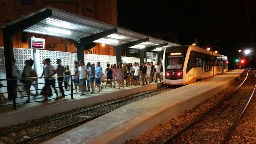 FGV recupera el servicio nocturno del tranvía los fines de semana de este verano