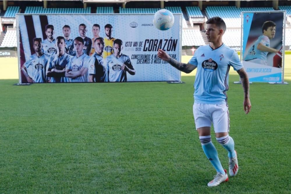 Así ha sido la presentación de Santi Mina en Balaídos