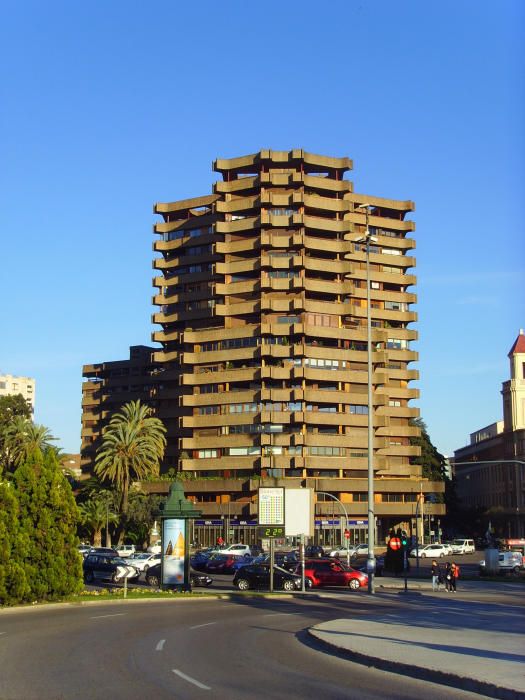 Edificio la Pagoda, junto a Jardines del Real