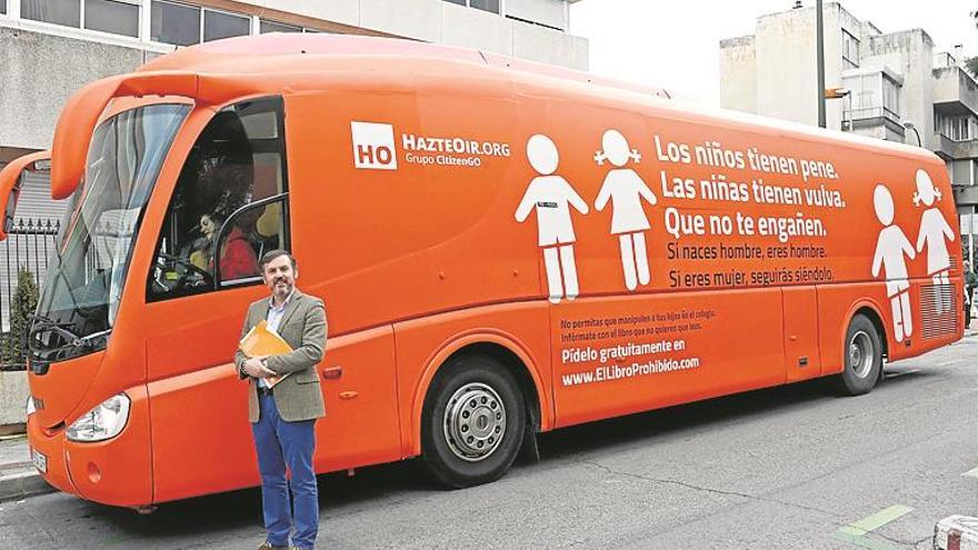 Psoe y pp piden actuar contra el autobús tránsfobo