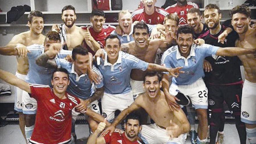 Los jugadores célticos celebran la victoria en el vestuario. // R.C.Celta