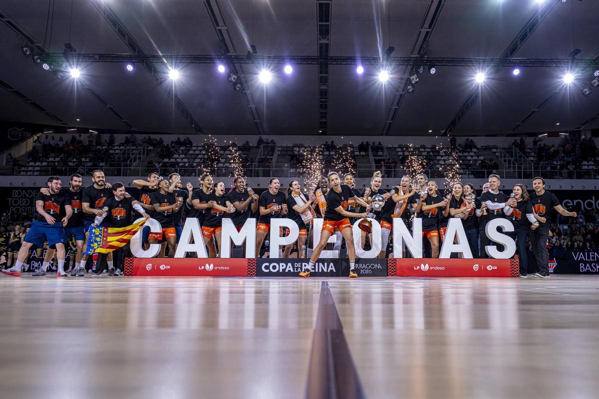 Así celebraron la Copa las jugadoras del Valencia Basket en Tarragona