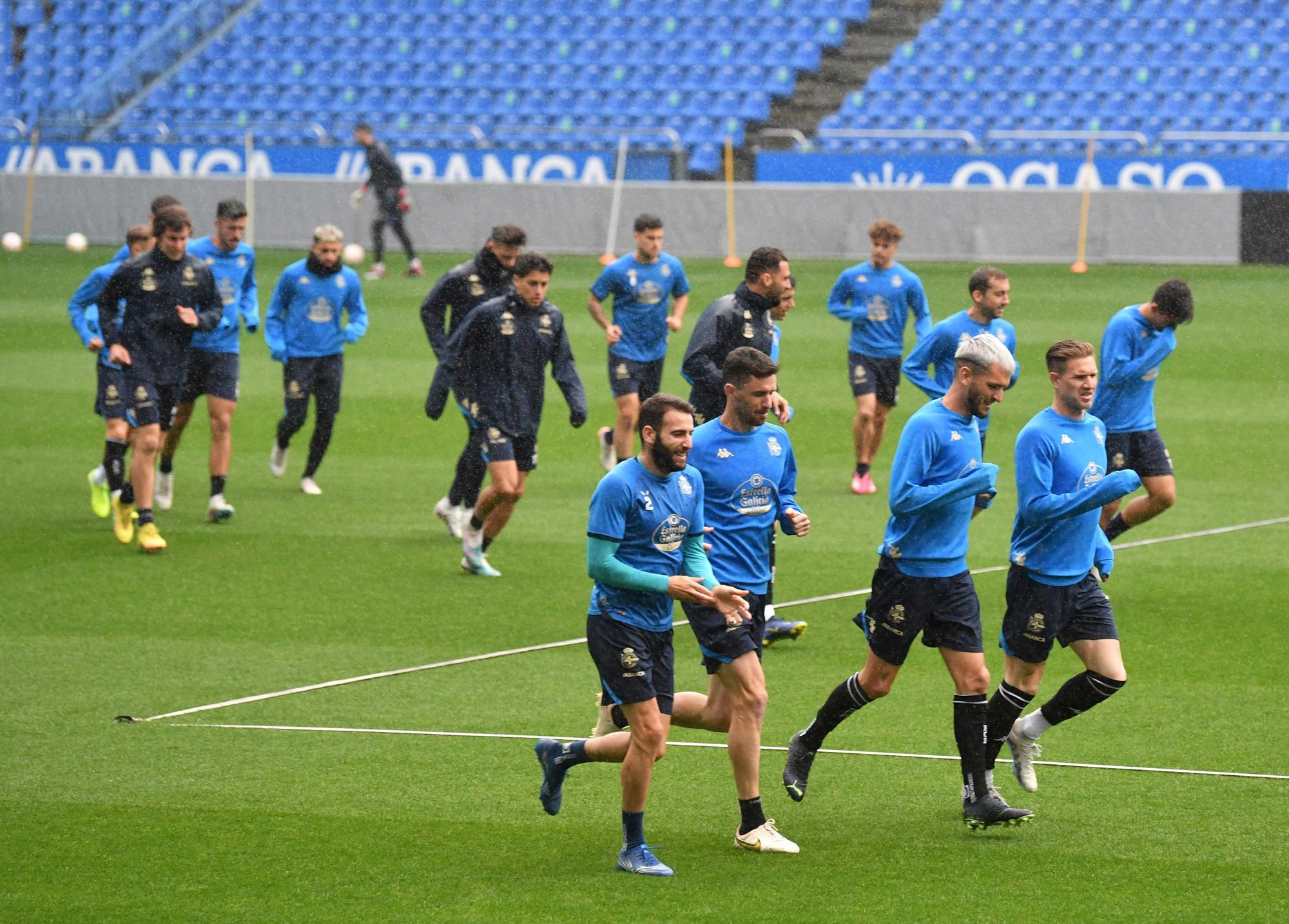 El Dépor entrena en Riazor para preparar el derbi de A Malata