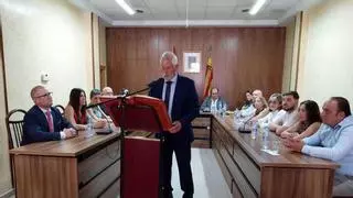 El nuevo alcalde de Turís (PP) recupera los bandos sólo en valenciano