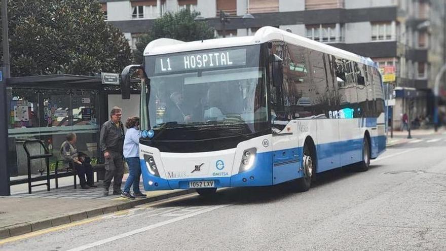 Mieres abre una bolsa de empleo de conductores de autobús
