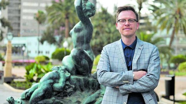 Markus Gabriel en los jardines del Hotel Santa Catalina.