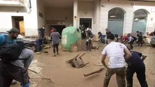 El barro colapsa el alcantarillado de Algemesí
