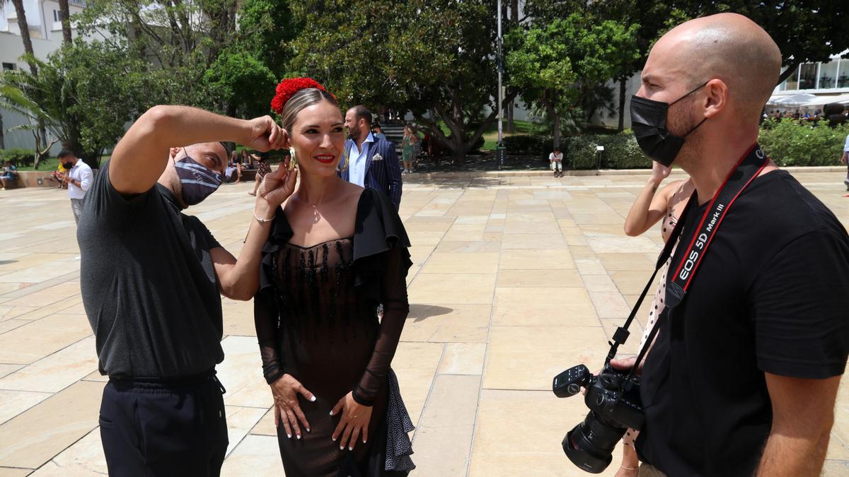 Preparativos de la exposición 'Héroes con volantes' de moda flamenca de Málaga de Moda