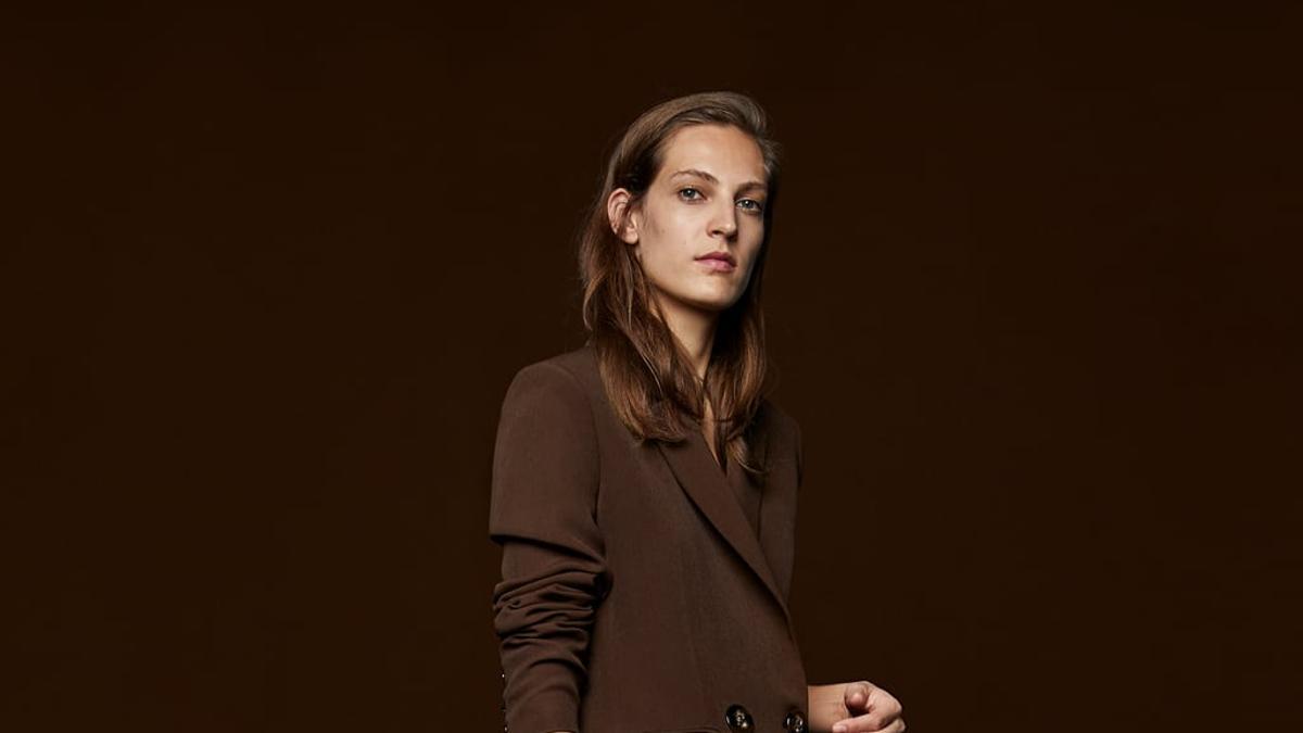 Traje marrón de nueva colección de Zara