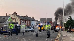 Una noche de desorden tras la manifestación por un ataque con arma blanca en Southport