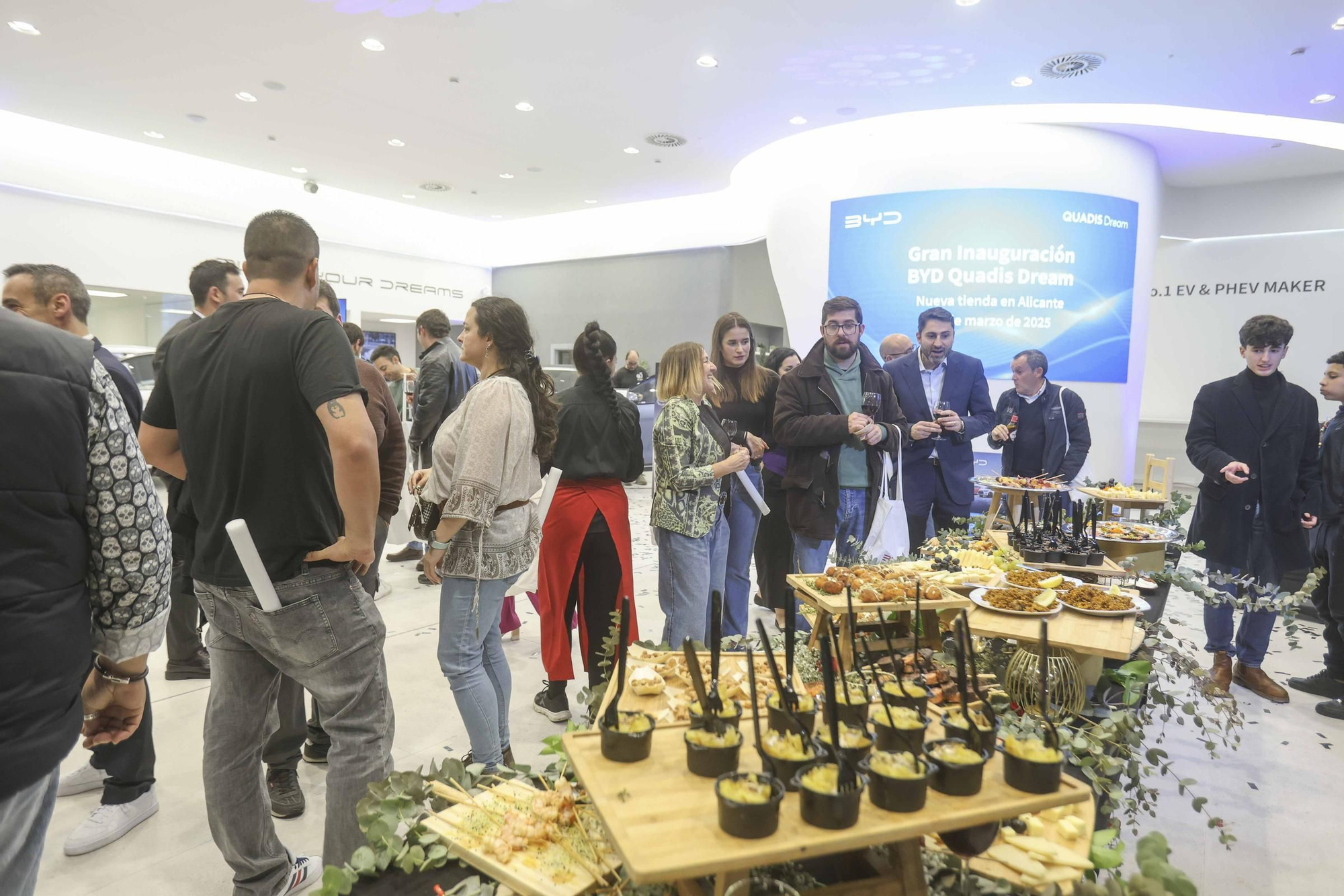 QUADIS Dream inaugura el primer centro BYD en Alicante.