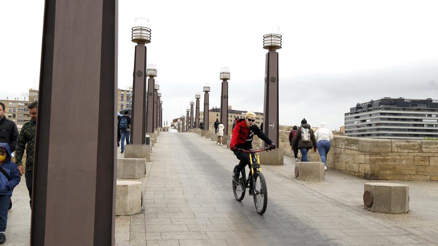 Los buses y taxis seguirán circulando por el Puente de Piedra de Zaragoza