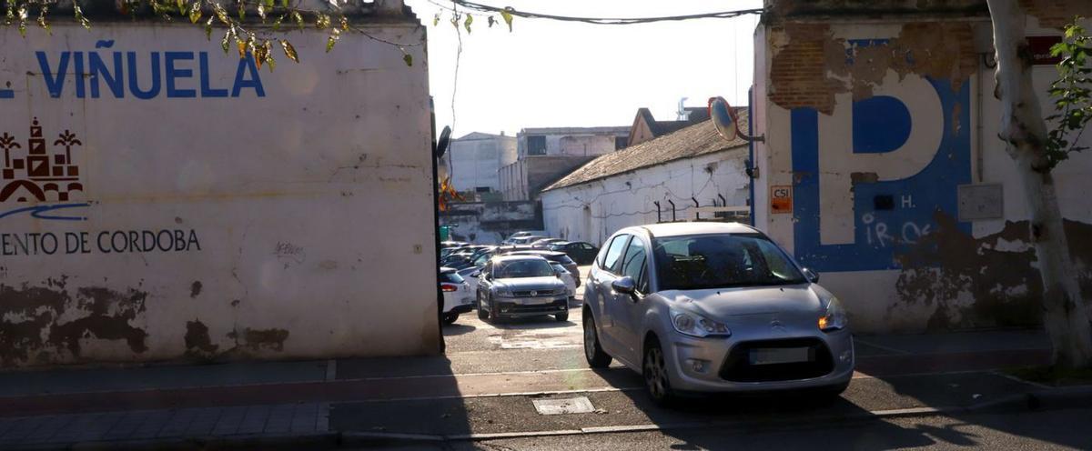 Estacionamiento que se utiliza en Lepanto y que en un futuro cambiará de imagen con más plazas.