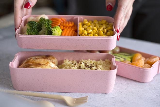 Prepara la comida en casa y disfrútala a bordo del avión.