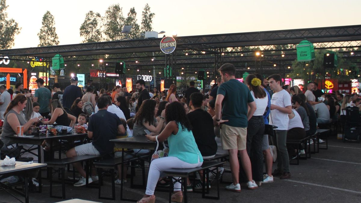 Miles de pacenses han pasado por las instalaciones de The Champions Burger.