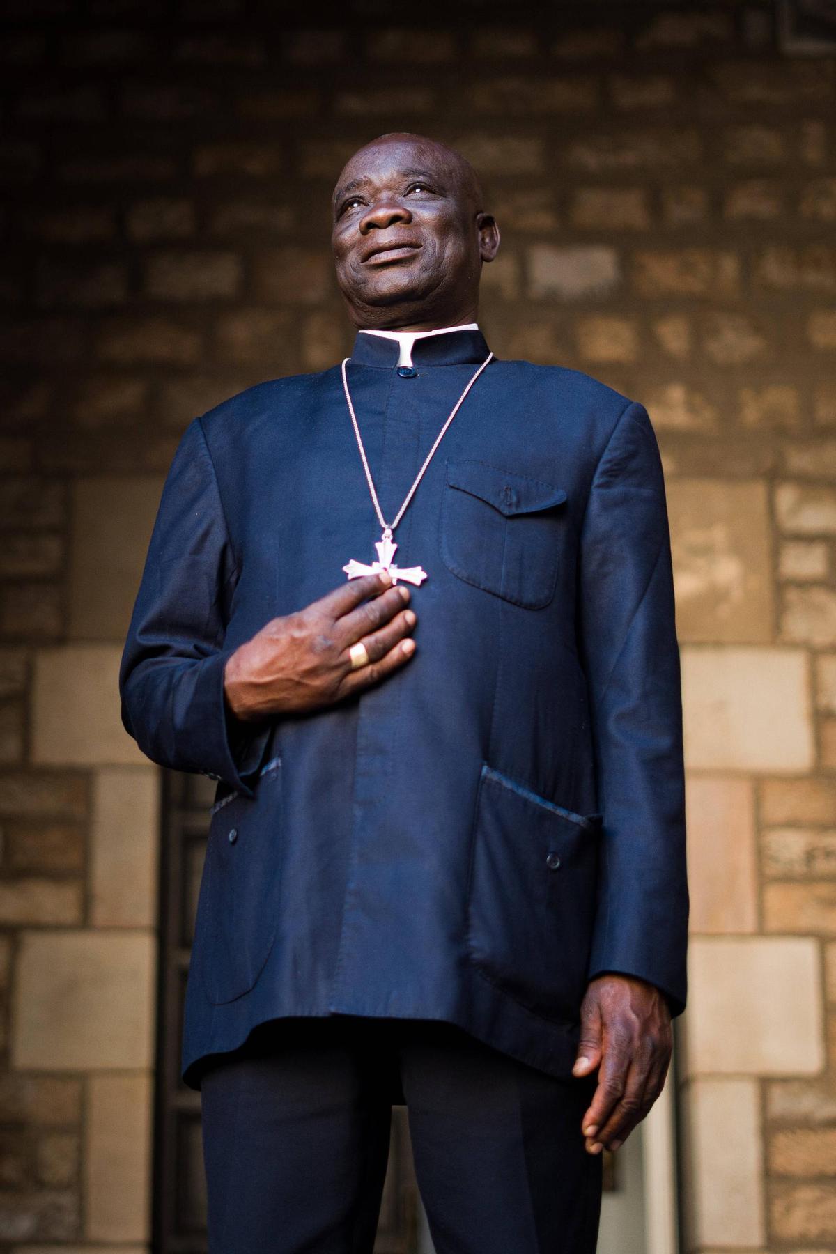 El obispo de Yagoua, en un momento de la entrevista con EL PERIÓDICO.