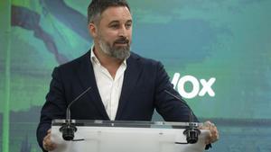 El líder de Vox, Santiago Abascal, durante la rueda de prensa en la sede nacional.