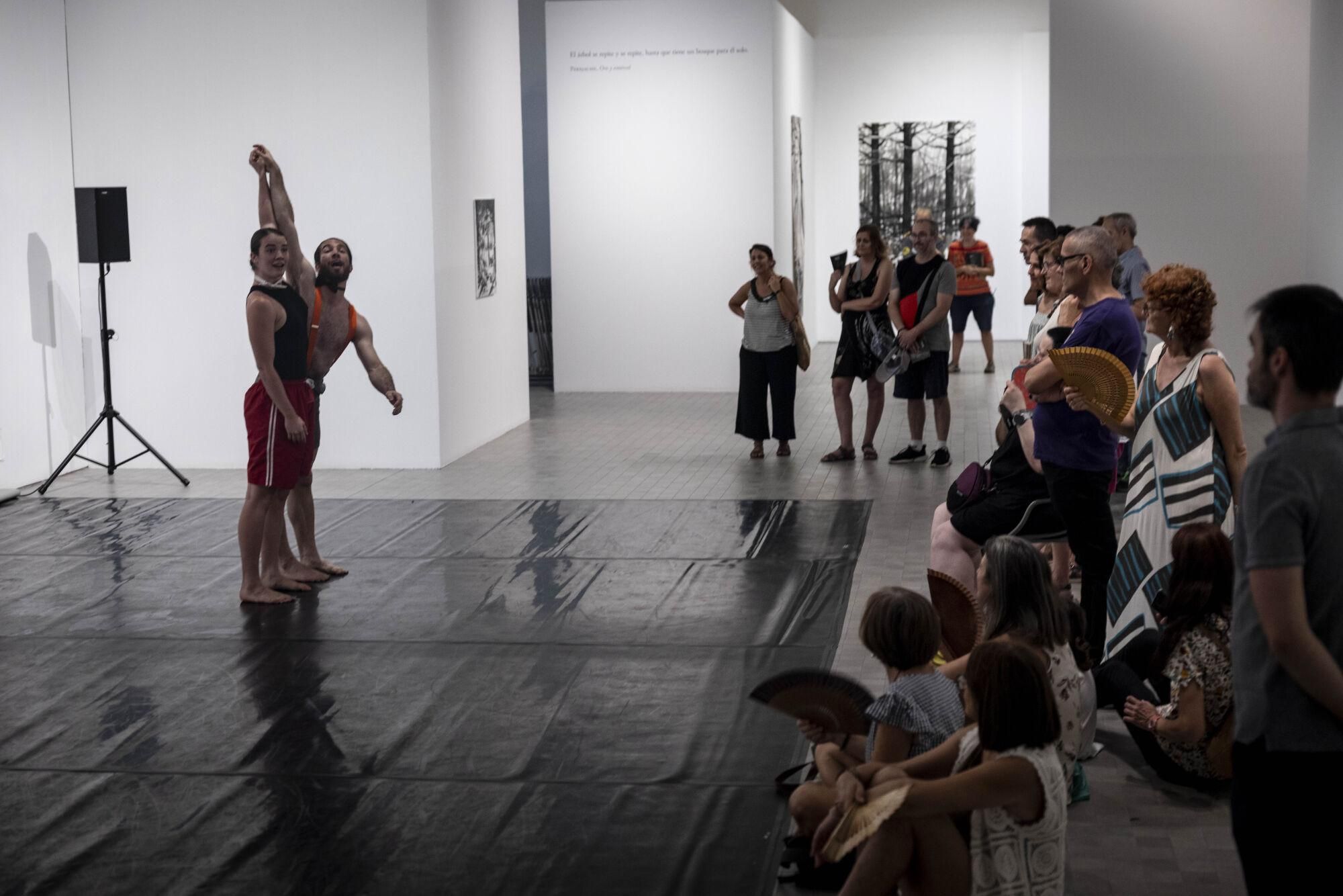 DANZA 'PAS A TROIS' CON HUGO Y VEGA GRIMALT POR EL 30 ANIVERSARIO DEL MUSEO PABLO SERRANO