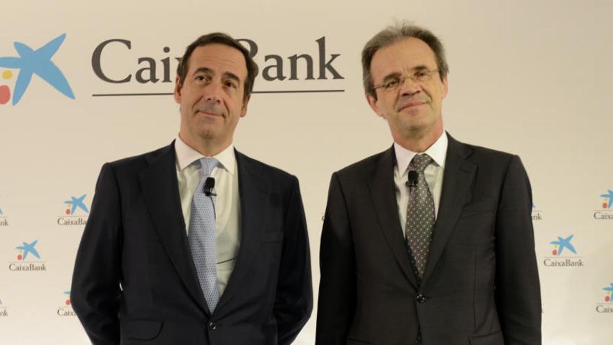 Gonzalo Gortázar, consejero delegado, y Jordi Gual, presidente de CaixaBank.