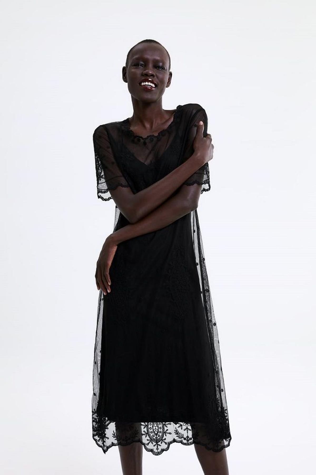 El vestido de encaje bordado, de Zara