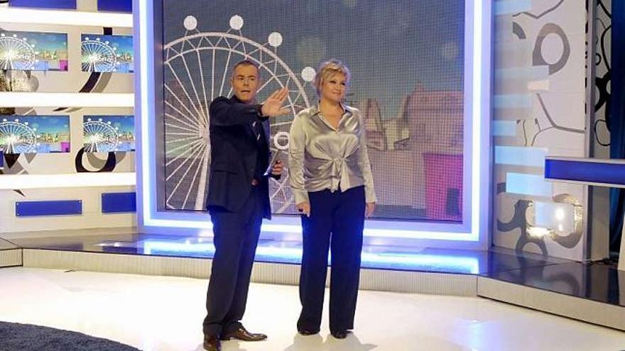 El presentador Jordi González junto a su antigua compañera de &#039;La Noria&#039;, Gloria Sierra. / telecinco