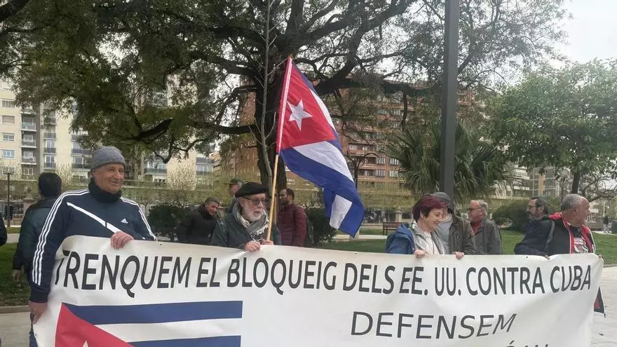 Manifestación en Murcia contra el bloqueo de EEUU a los cubanos
