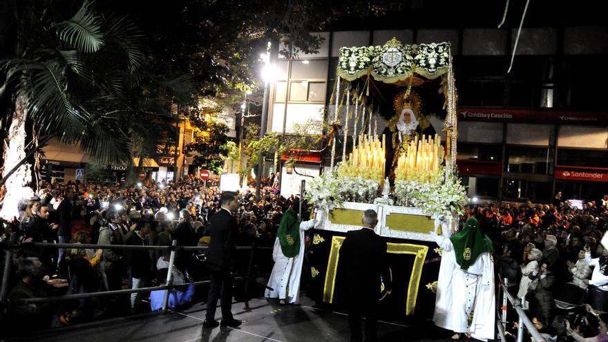 Santa Cruz recupera las procesiones de Semana Santa, pero sin La Macarena