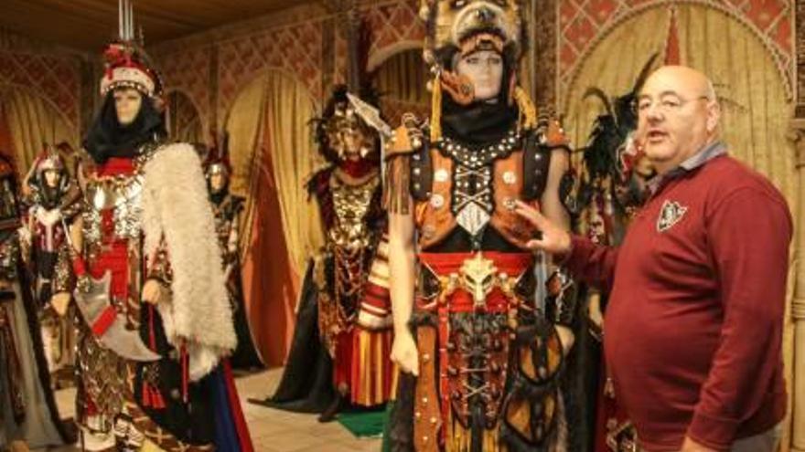 El Molinar confecciona multitud de trajes para los Moros y Cristianos de Alcoy. juani ruz