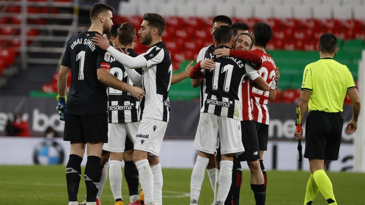 Athletic y Levante durante el duelo de ida en Copa