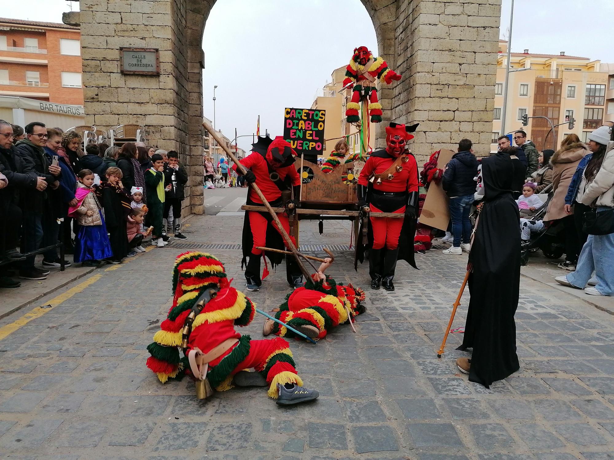 Toro presume de cantera en el desfile infantil de Carnaval