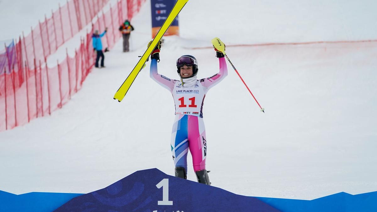 Celia Abad, celebrando el primer puesto en Lake Placid.