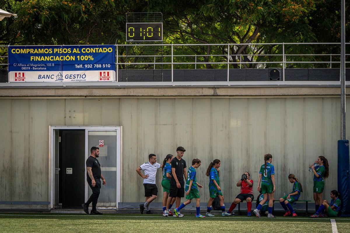 Las niñas gitanas lideran el cambio del fútbol femenino en La Mina