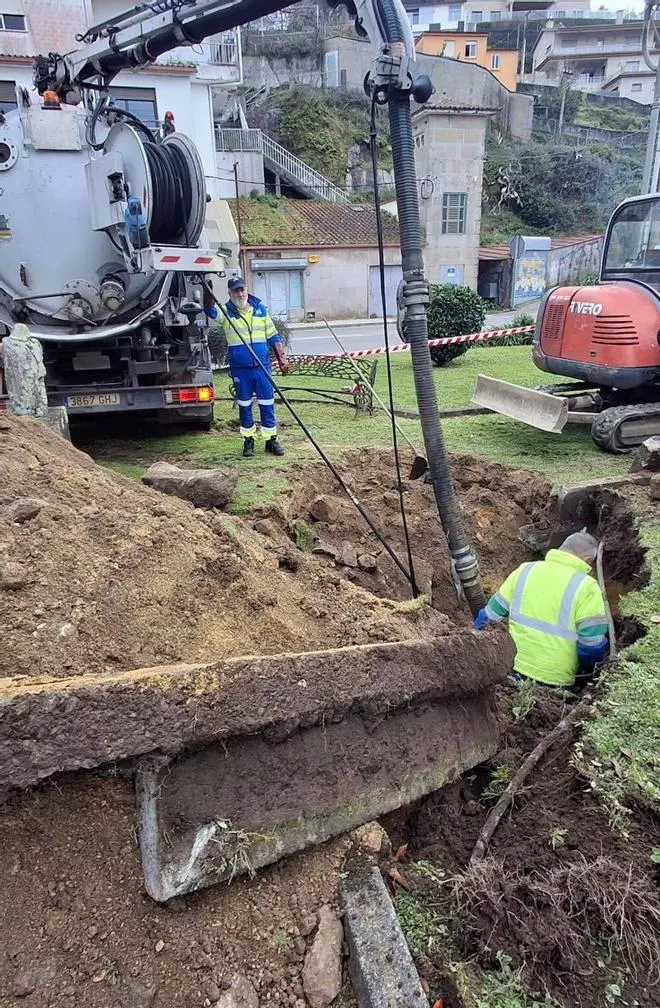 El gobierno consensúa con colectivos de Aldán la inversión del ahorro local