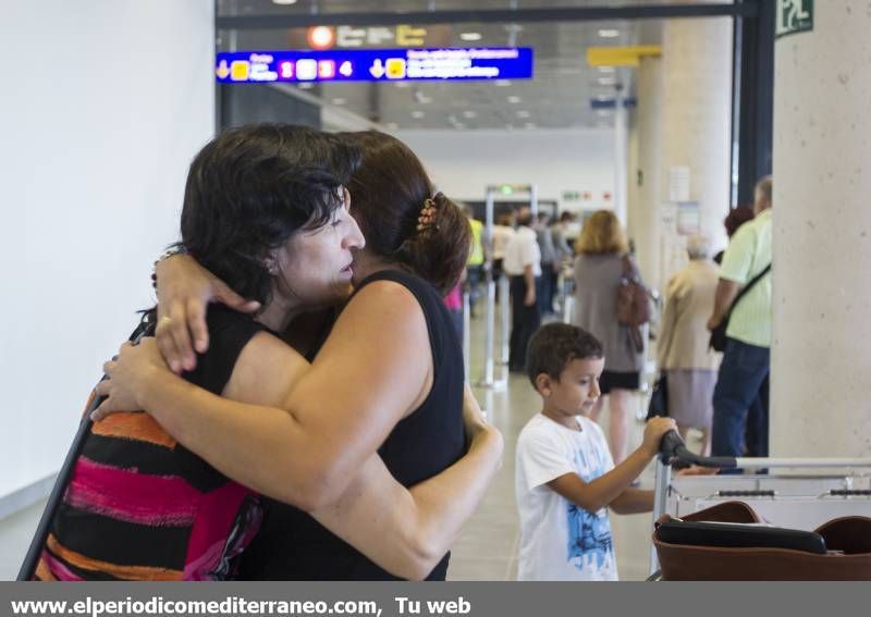 GALERÍA DE FOTOS -- Primer vuelo comercial en el aeropuerto de Castellón