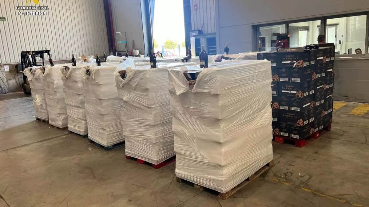 Cae en Sevilla una red con 25.530 botellas de ron falsificadas