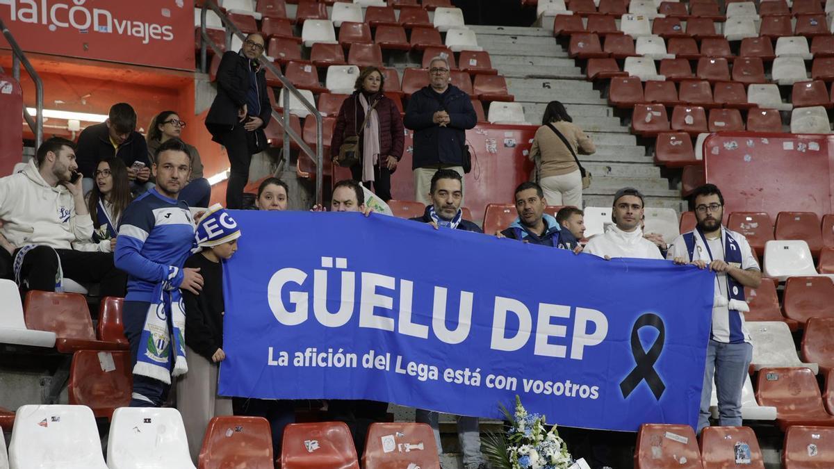 VÍDEO: Emocionante homenaje al aficionado del Sporting fallecido en El Molinón: flores en su butaca y el "Guelu dep" del Leganés