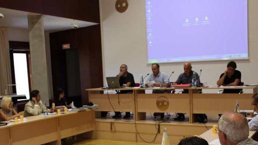 Imagen de la polémica sesión del consejo de la Font Roja