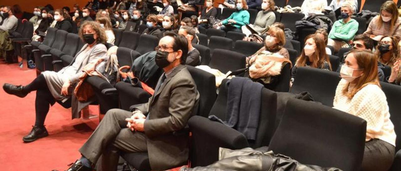 La edil de Cultura y el vicerrector encabezaron la apertura del Congreso de Mediación Lectora. |   // DUVI