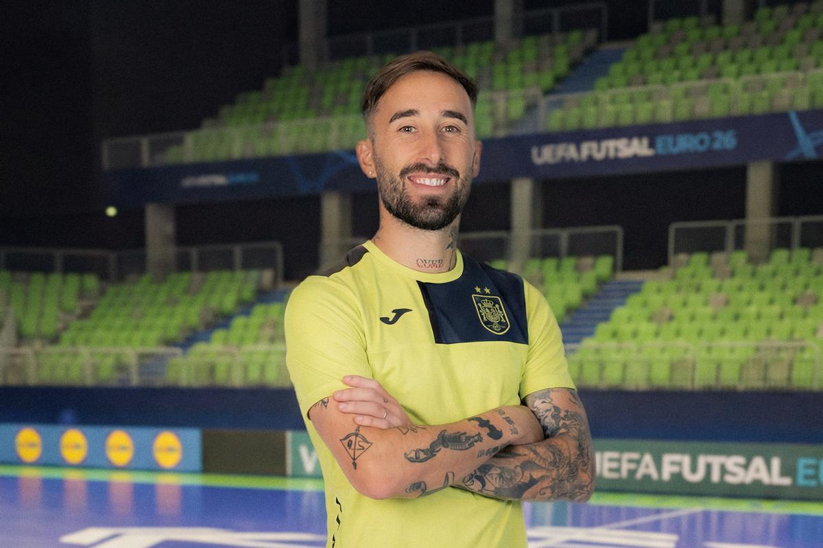 Rivillos posa en el Stožice Arena de Eslovenia.