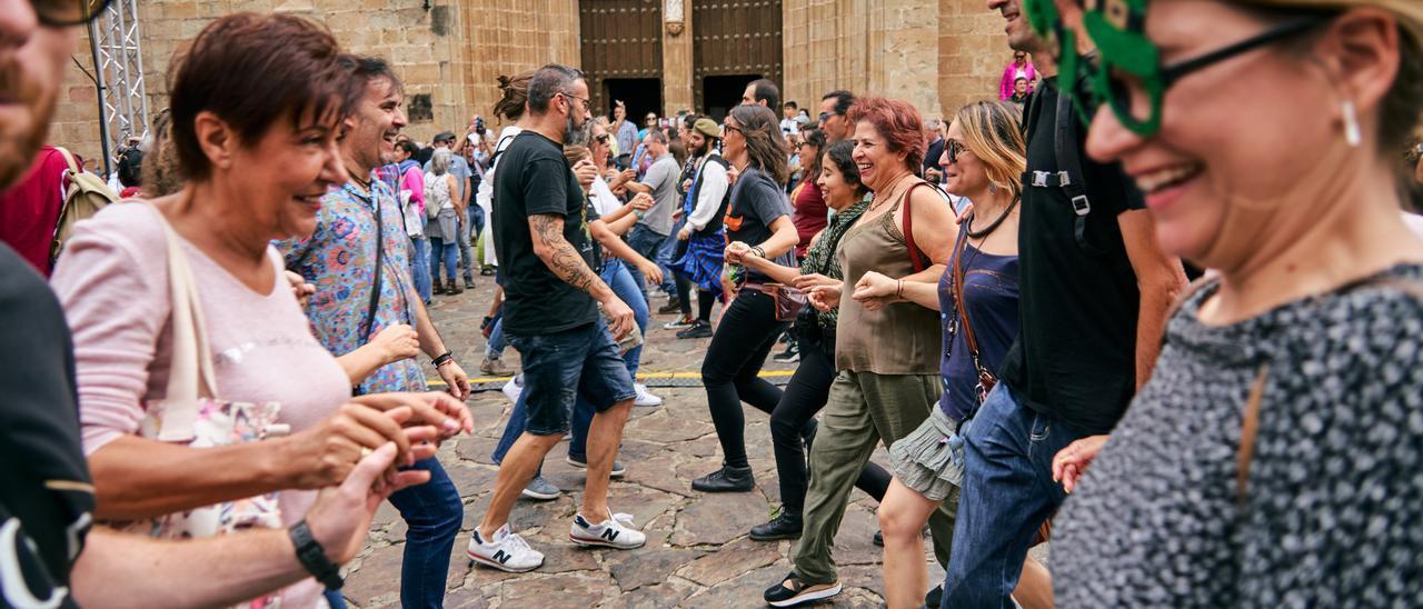 Cáceres reúne a 200 músicos en una auténtica fiesta irlandesa