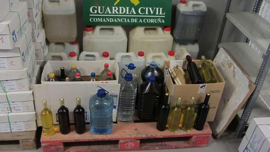 Algunos de los productos decomisados por la Guardia Civil en el almacén de la ciudad.