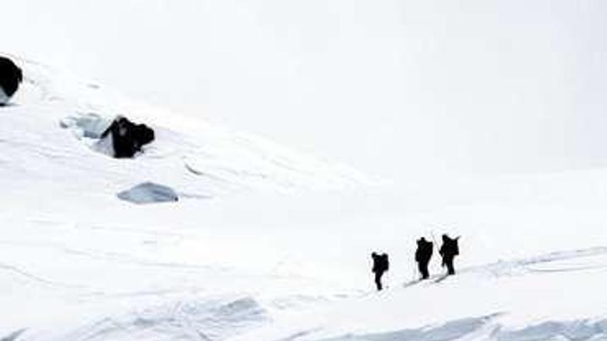 Equipo de rescate en Valais.