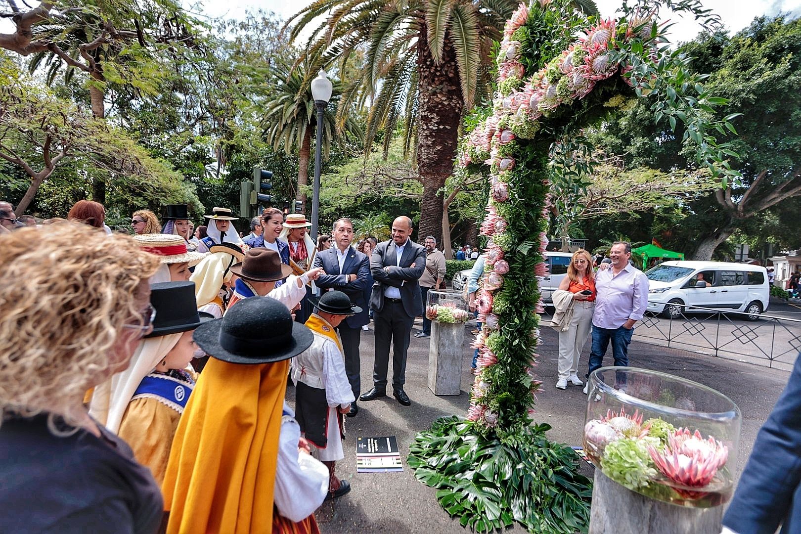 Recorrido por la rambla de Las Tinajas por el Día de la Cruz