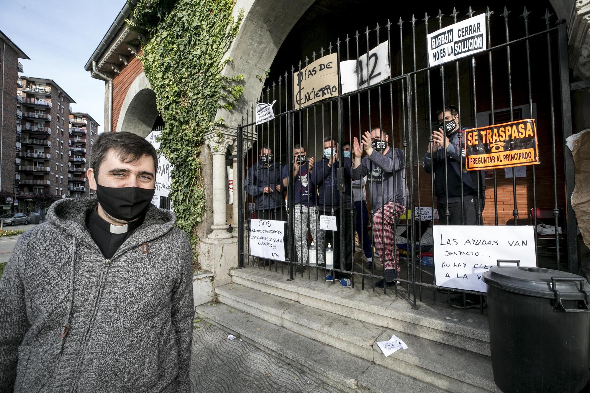 Los encerrados en las iglesias de La Felguera y Laviana