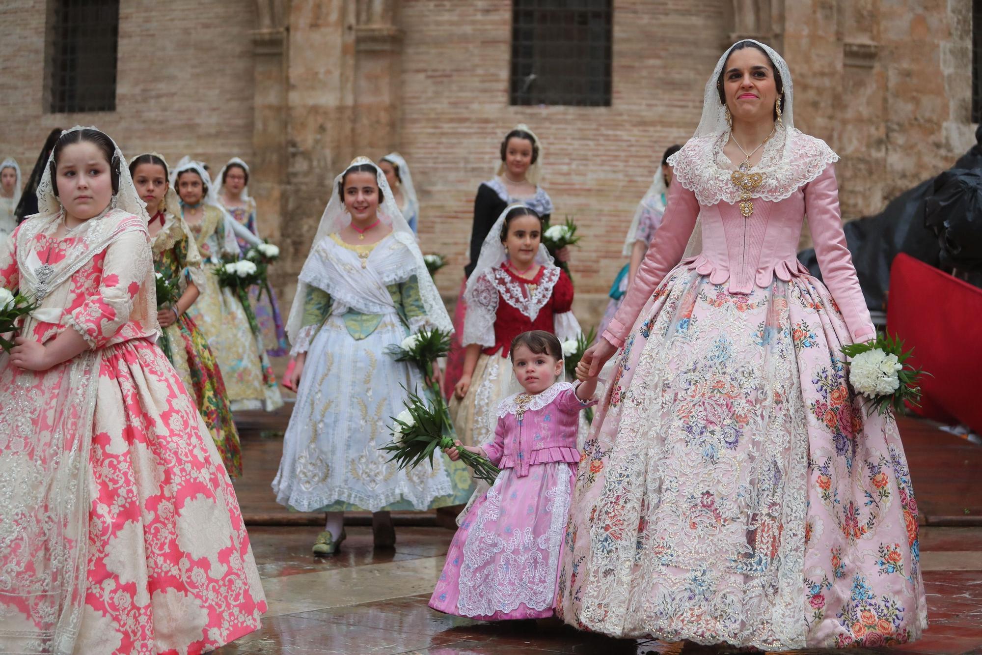 Búscate en el primer día de ofrenda por la calle de la Paz (entre las 17:00 a las 18:00 horas)