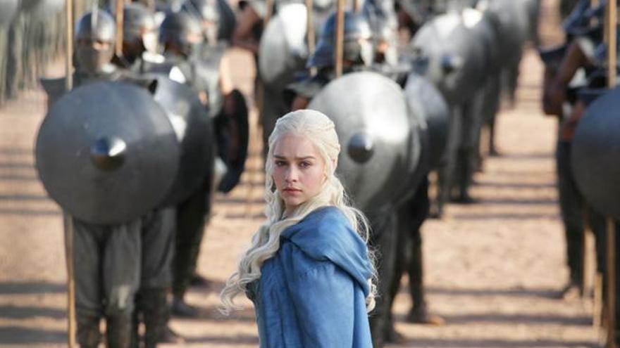 Emilia Clarke es Daenerys Targaryen.