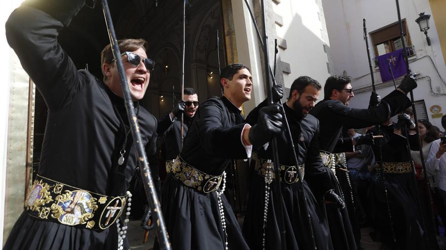 Viernes Santo en Sagunt. Subasta en la Ermita de la Sang.