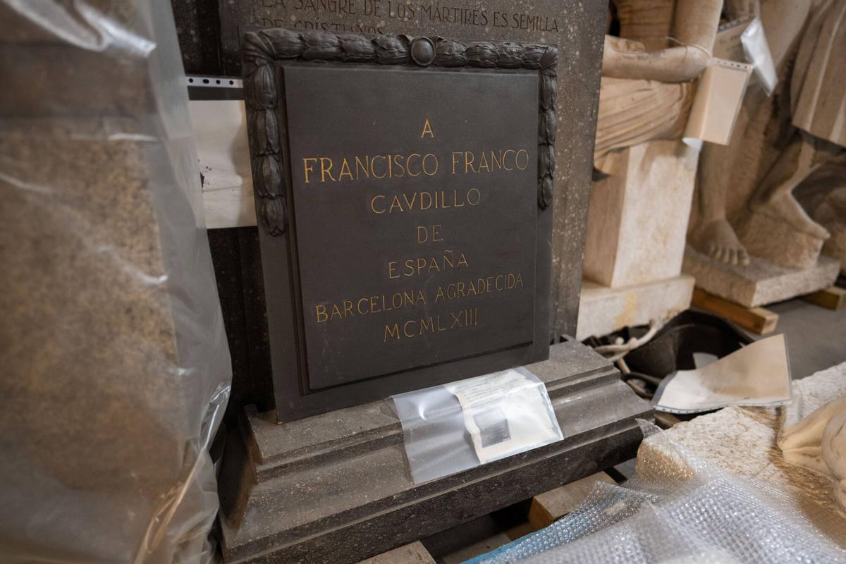 Imágenes de Almacén de Arte Público de Canyelles , durante la primera visita del mini festival OpenBarri.