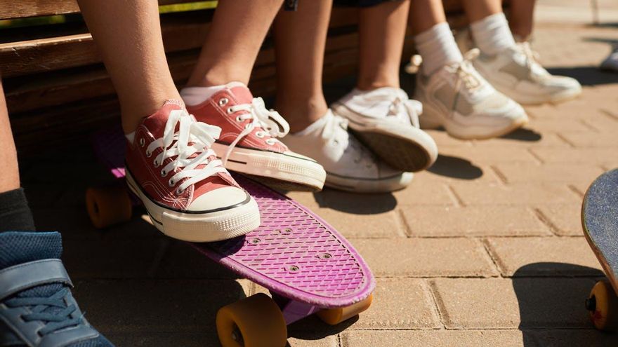 Sandalias sí, pero ¿cuáles? Podólogos de Vithas Málaga ofrecen claves para elegir el calzado infantil ideal en los meses de calor